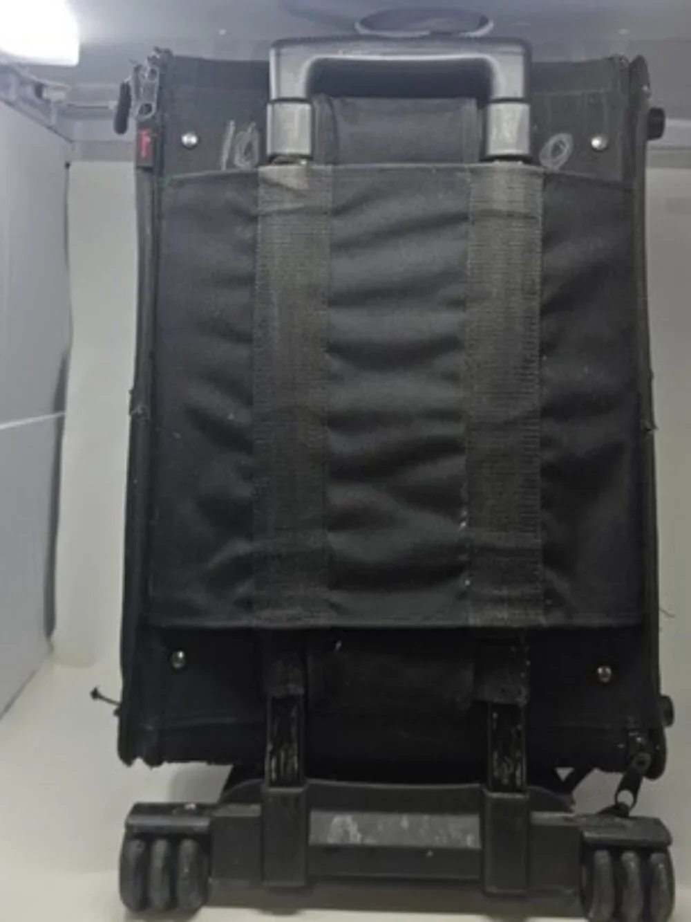 G-PRO-4W-6VMC 4U Rolling Rack Case with 6 Wireless‎ Mic Storage Lid - USA
